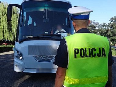 Dla bezpieczeństwa dzieci - warto zlecić kontrolę autokaru Dla bezpieczeństwa dzieci - warto zlecić kontrolę autokaru