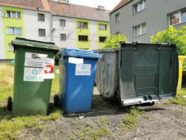 Kto u nas płaci najdrożej za śmieci? Różnice są gigantyczne Pojemnik na odpady Bytom