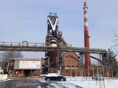 Są pieniądze na zabytki przemysłu! Wielki piec uratowany Wielki Piec w Rudzie Śląskiej zimą