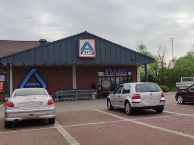 Złodzieje ukradli w Aldi alkohol za 770 złotych Złodzieje ukradli w Aldi alkohol za 770 złotych