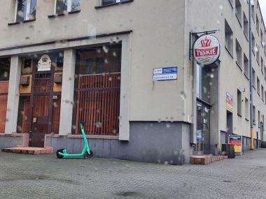 Policja poszukuje bandytów, którzy napadli na niepełnosprawnego Policja poszukuje bandytów, którzy napadli na niepełnosprawnego