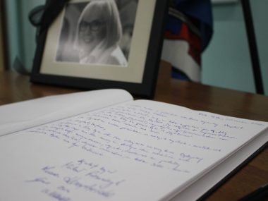 Księga kondolencyjna będzie wystawiona do piątku Księga kondolencyjna będzie wystawiona do piątku