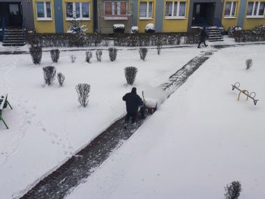Odśnieżone chodniki na osiedlach, to bezpieczeństwo mieszkańców Odśnieżone chodniki na osiedlach, to bezpieczeństwo mieszkańców