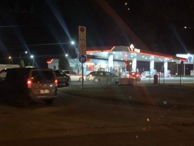 Kolejka do stacji paliw w Rudzie Śląskiej Kolejka do stacji paliw w Rudzie Śląskiej