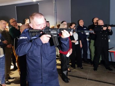 Wirtualną strzelnicę w Orzegowie testowali dziś mundurowi i zaproszeni oficjele Wirtualną strzelnicę w Orzegowie testowali dziś mundurowi i zaproszeni oficjele