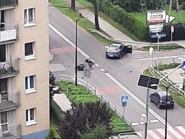 Wypadek w Kochłowicach. Kierujący motocyklem doznał wielonarządowych obrażeń Wypadek w Kochłowicach. Kierujący motocyklem doznał wielonarządowych obrażeń