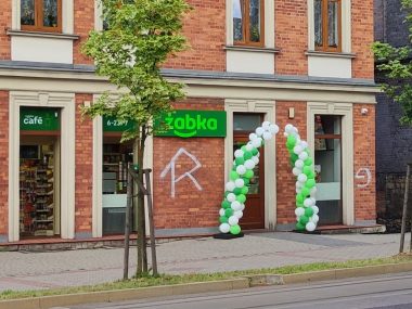 Żabka na Żabce - na odcinku 350 metrów są cztery Żabka na Żabce - na odcinku 350 metrów są cztery