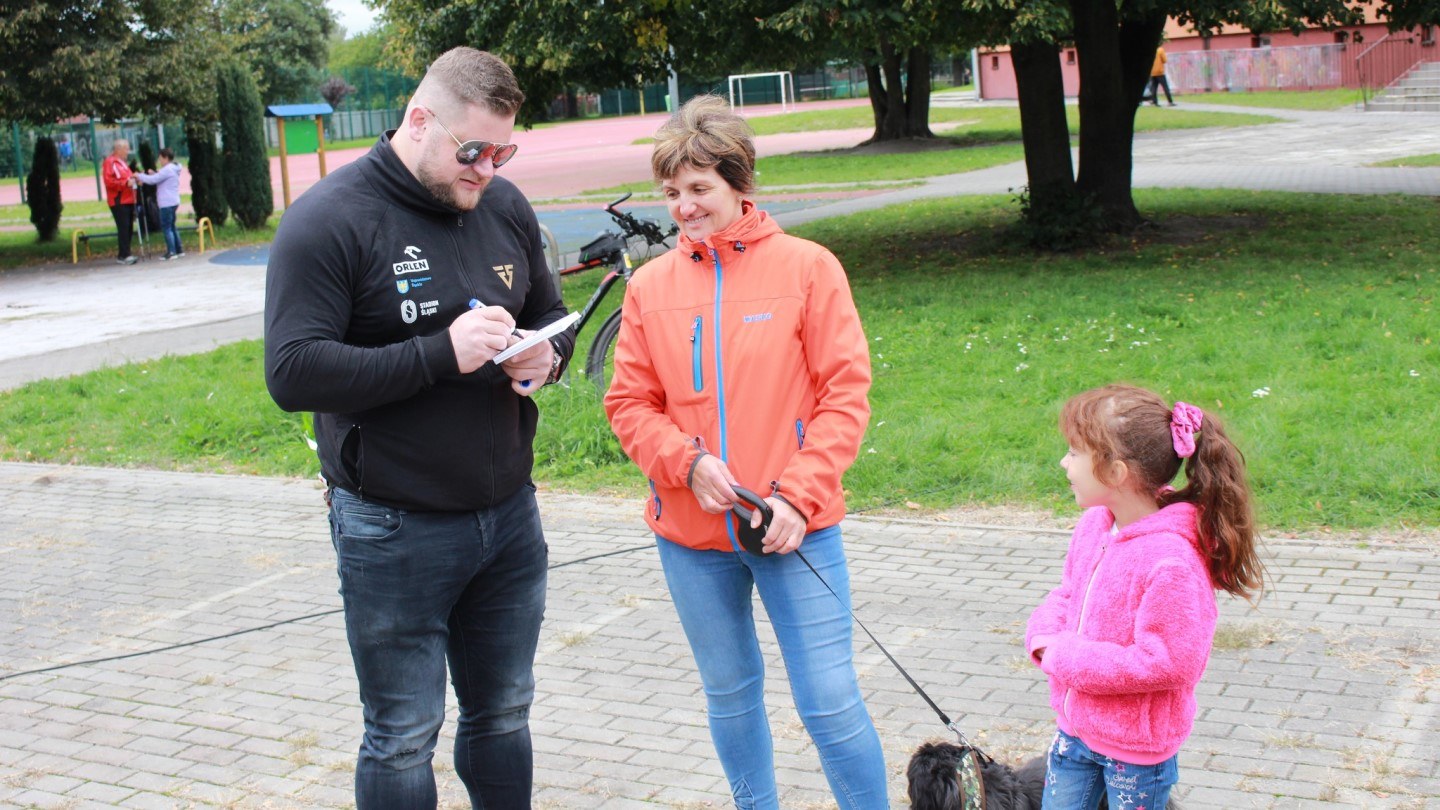 Paweł Fajdek w Rudzie Śląskiej rzucał autografami...