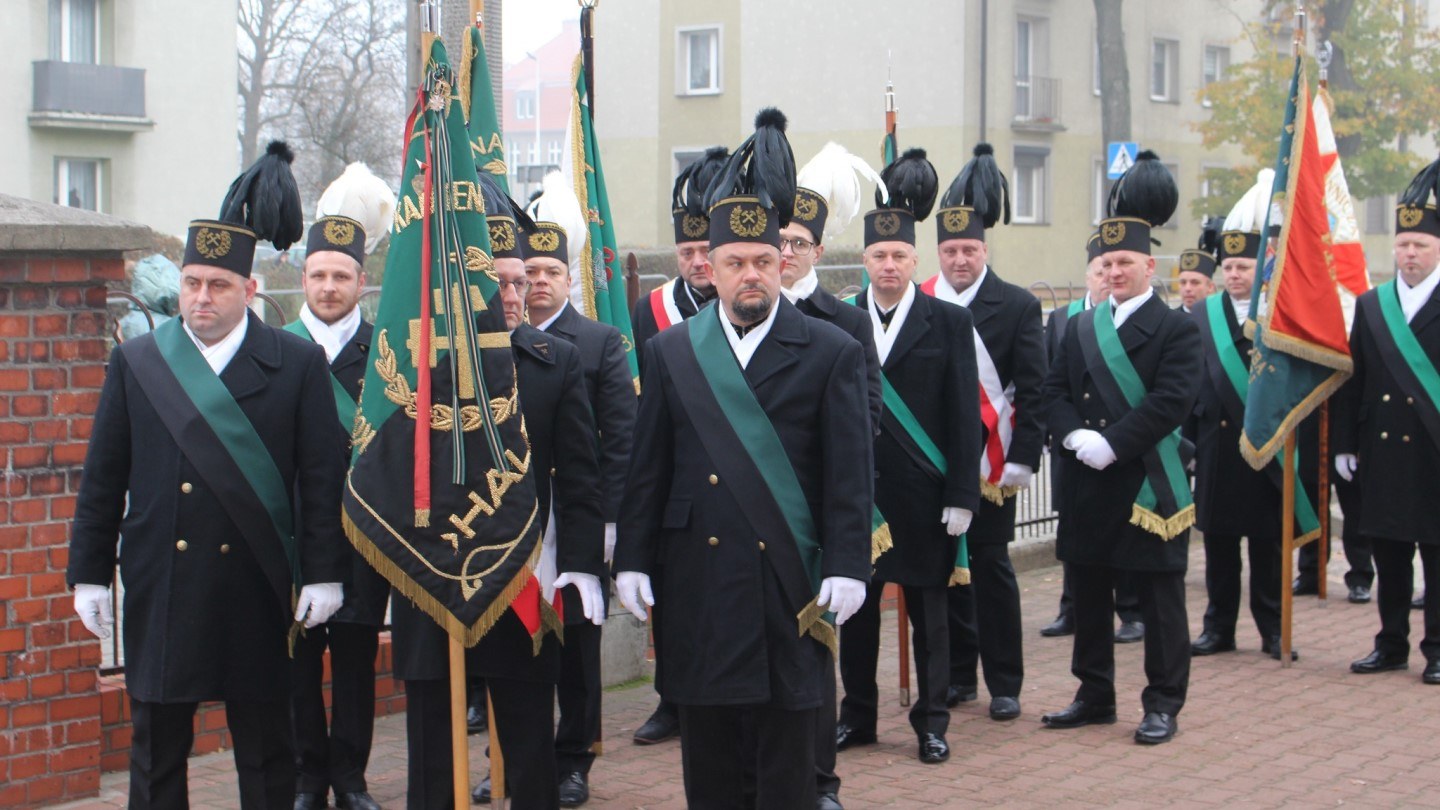 Zmarłych górników uczciły delegacje zakładów pracy