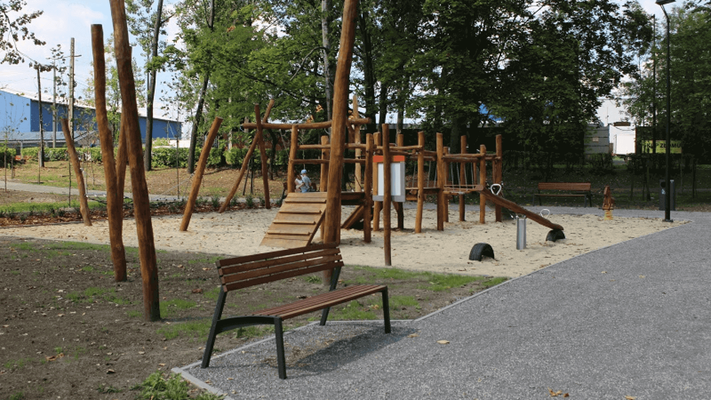 Plac zabaw, siłownia pod chmurką i inne atrakcje - w nowym parku przy Hallera