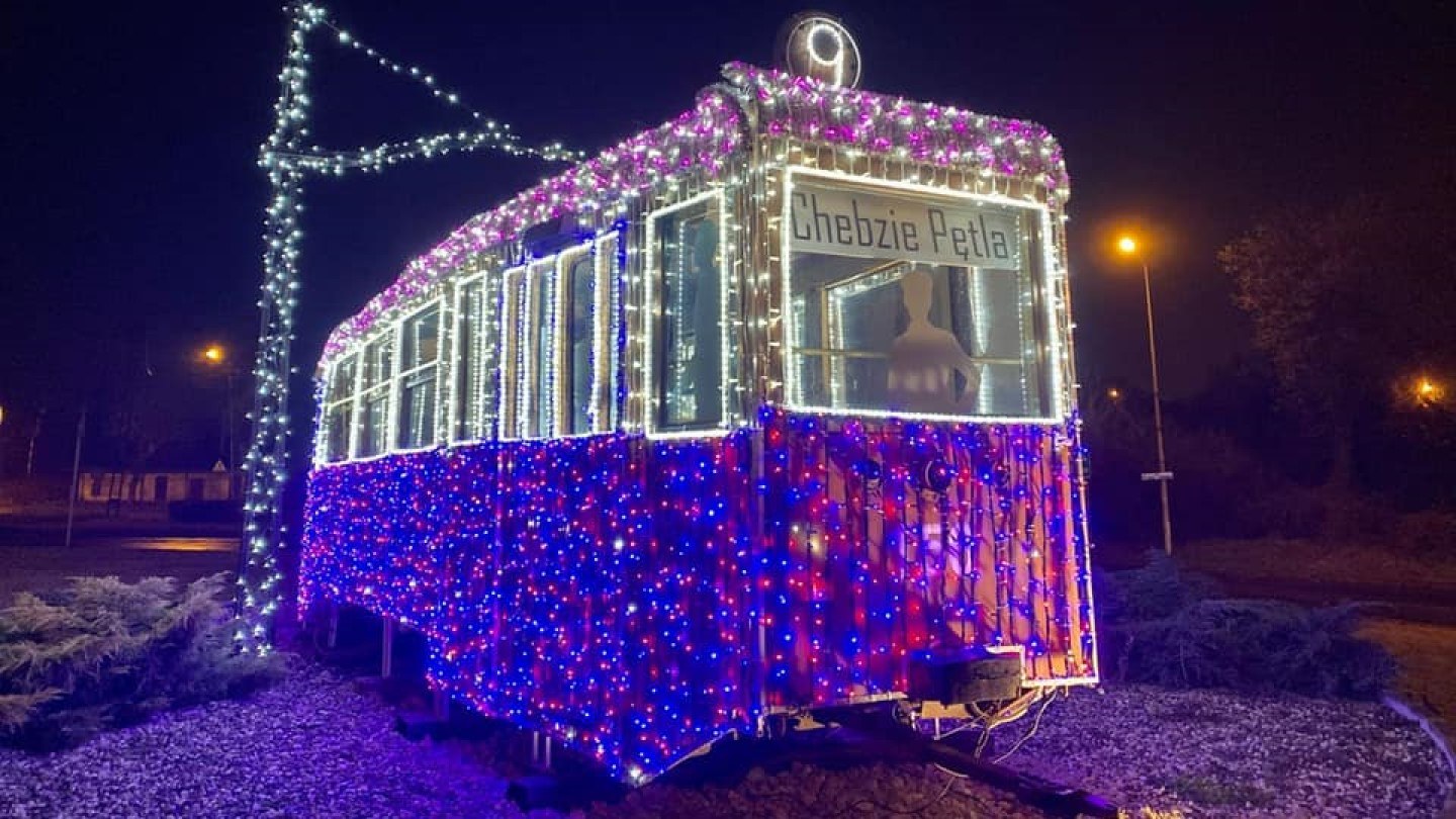 Lampki na tramwaju oświetlą rondo w Chebziu