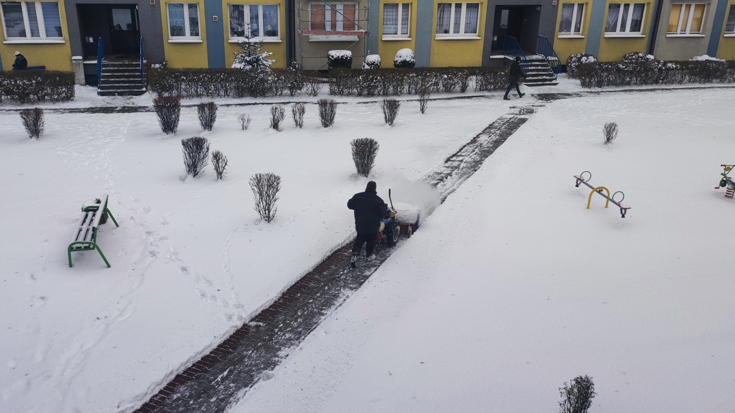 Odśnieżone chodniki na osiedlach, to bezpieczeństwo mieszkańców