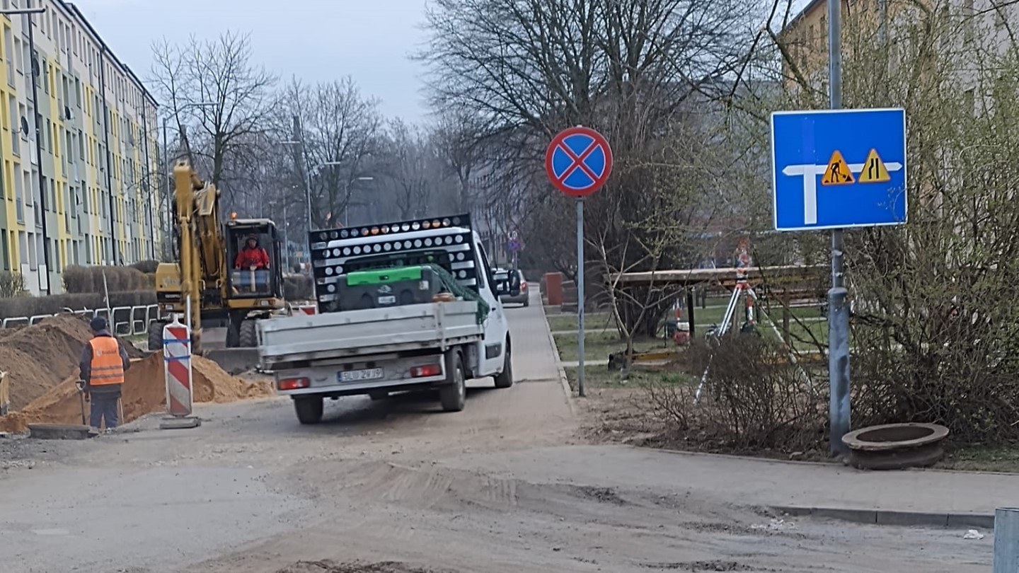 Ruch samochodowy odbywa się chodnikami