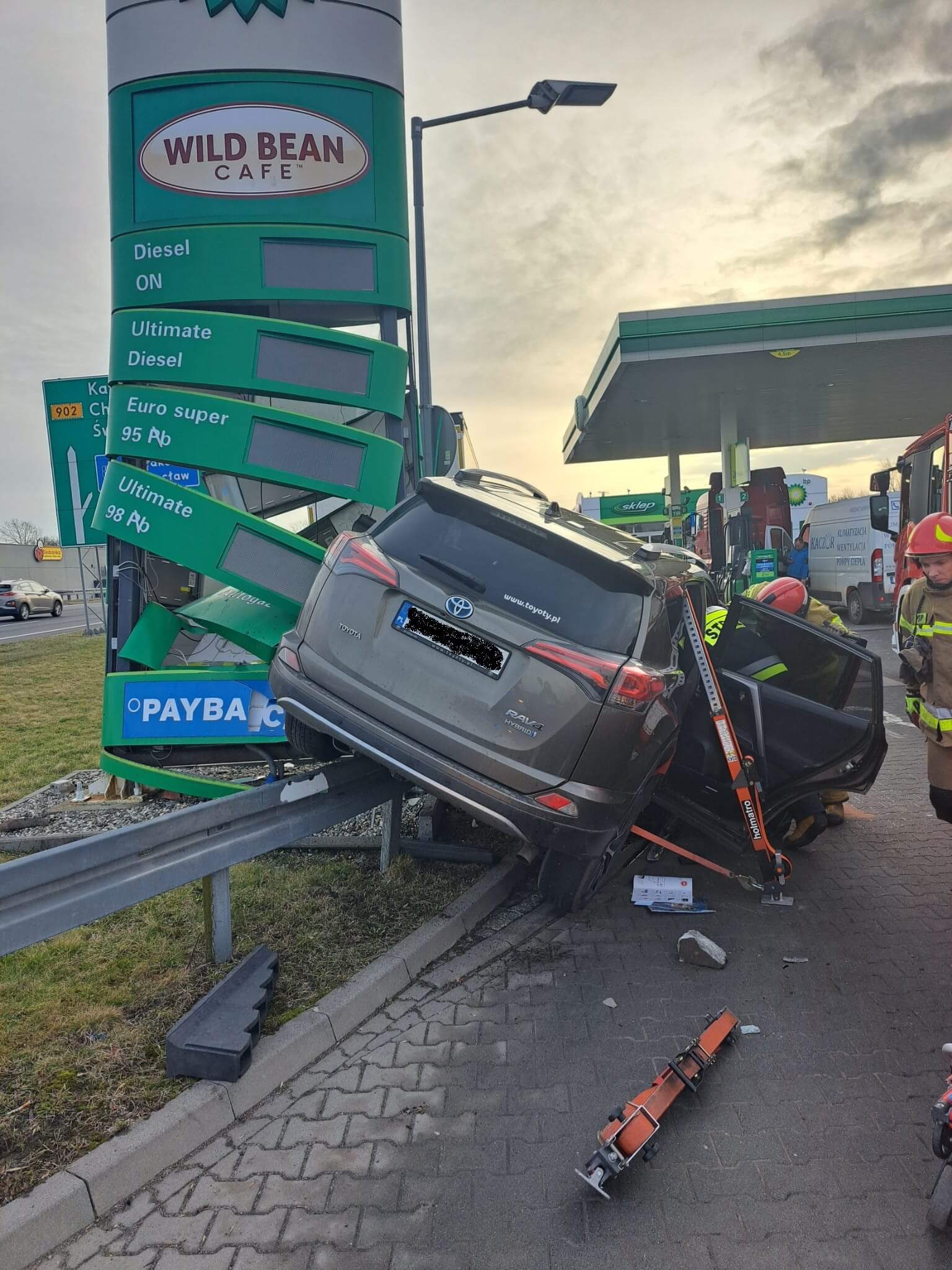 Poranny pościg za pijanym kierowcą z Zabrza skończył się na BP w Rudzie