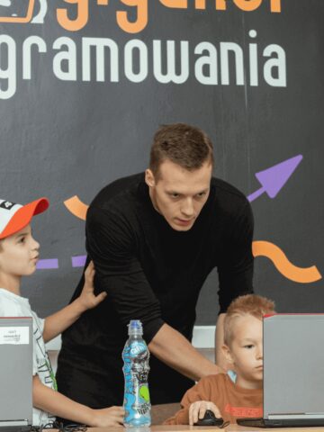 Bezpłatne warsztaty programowania: Cyber przygoda z AI! Bezpłatne warsztaty programowania: Cyber przygoda z AI!