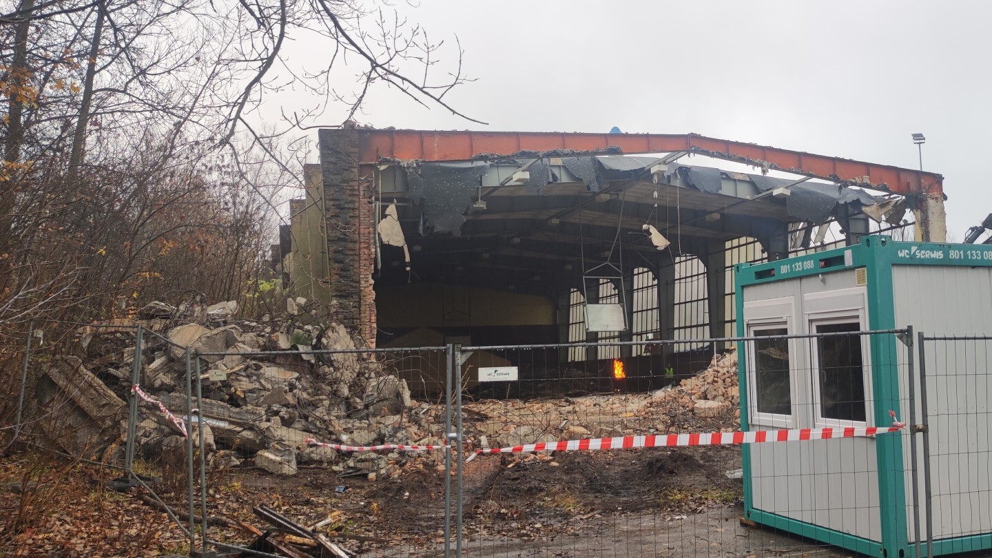 Burzą halę sportową w Kochłowicach