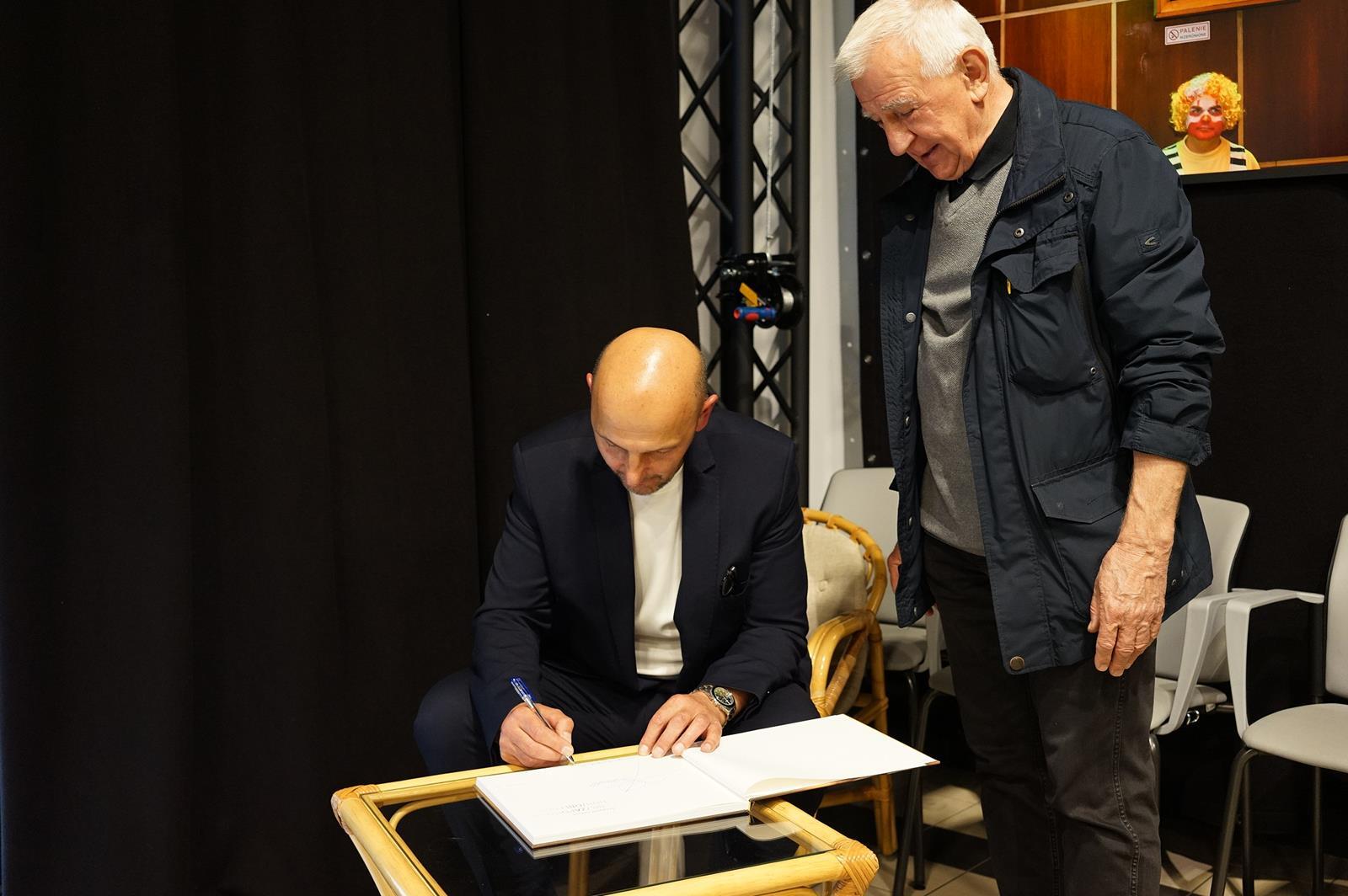 Reportaż krzysztof goluch niezapomnienie maj 2025 lukasz cyrus ODK00825 Copy